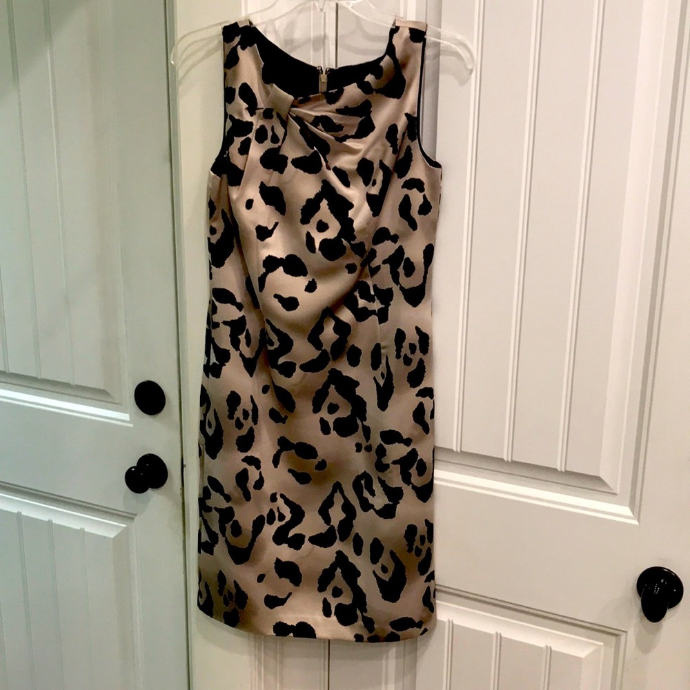 SZ 4 ANN TAYLOR dressy dress. Lined completely w SLIT AT BACK HEM. Elegant dress